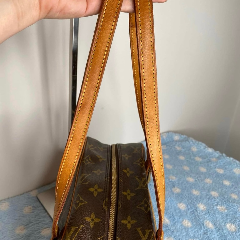 Louis Vuitton Cite MM - Picture 9 of 16